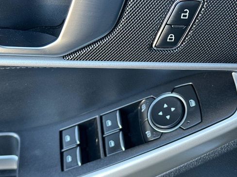 Used 2020 Ford Explorer XLT image 11