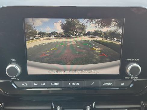 Used 2024 Nissan Pathfinder SV FWD image 18