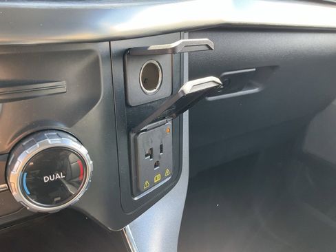 Used 2023 Ford F150 Lariat image 13