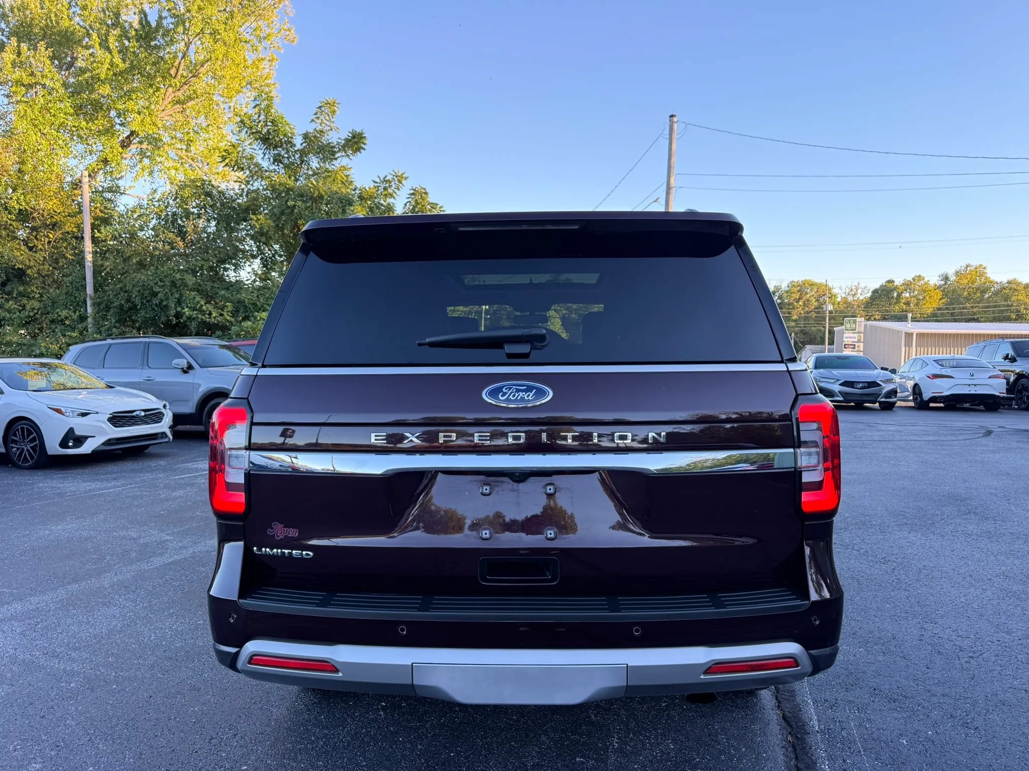 Used 2023 Ford Expedition Limited AWD/4WD image 5