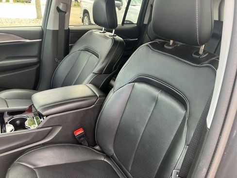 Used 2023 Jeep Grand Cherokee Limited w/ Luxury Tech Group II AWD/4WD image 13