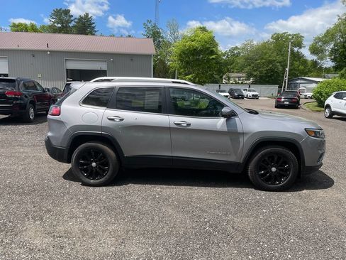 Used 2019 Jeep Cherokee Latitude w/ Popular Appearance Group AWD/4WD image 4