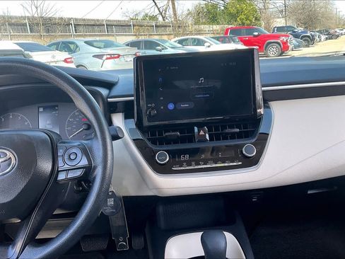 Used 2025 Toyota Corolla LE image 7