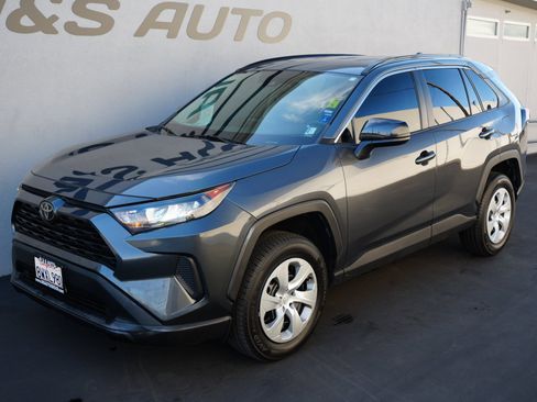 Used 2021 Toyota RAV4 LE image 7