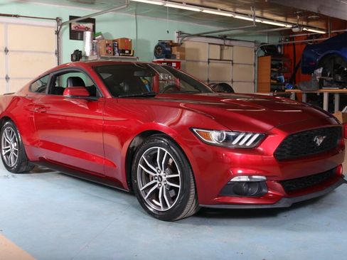 Used 2016 Ford Mustang Premium image 2