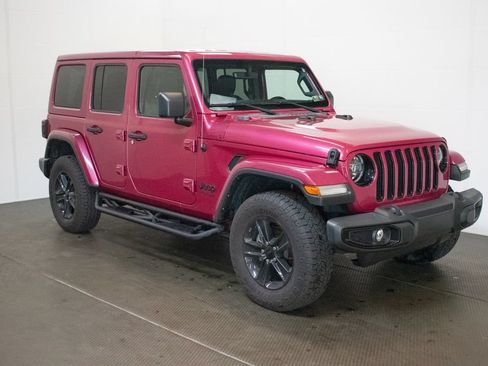 Used 2022 Jeep Wrangler Unlimited Sahara AWD/4WD image 1