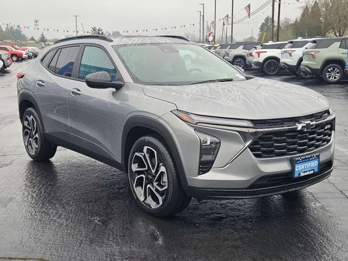 Used 2025 Chevrolet Trax RS w/ Sunroof Package image 8