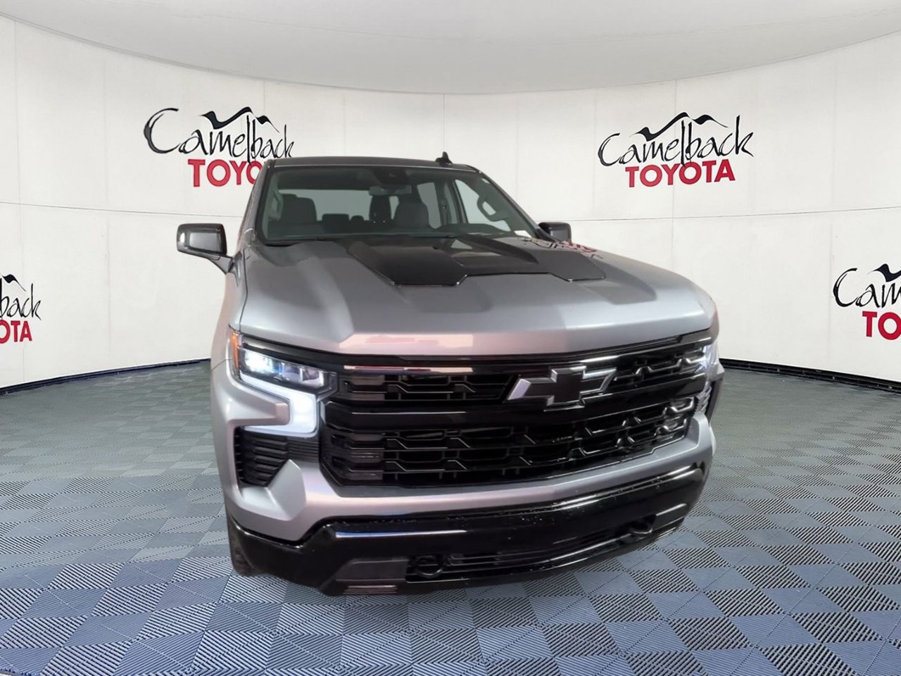 Used 2026 Chevrolet Silverado 1500 LT Trail Boss w/ Dark Appearance Package AWD/4WD image 4