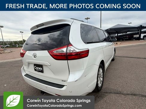 Used 2017 Toyota Sienna XLE w/ XLE Navigation Package FWD image 8