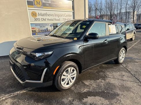 Certified 2025 Kia Soul LX image 1