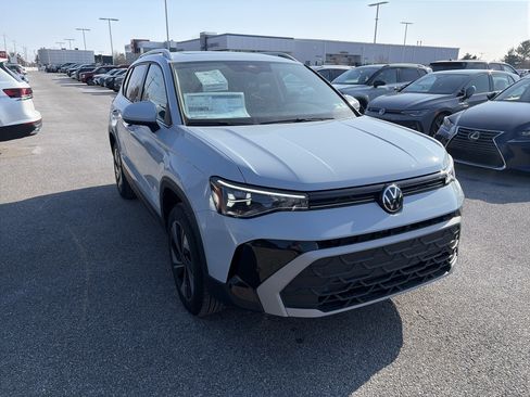 New 2026 Volkswagen Taos SE image 3