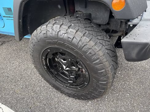 Used 2018 Jeep Wrangler Unlimited Sport S AWD/4WD image 3