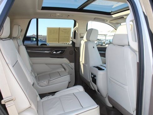 Used 2021 GMC Yukon Denali w/ Advanced Technology Package image 22