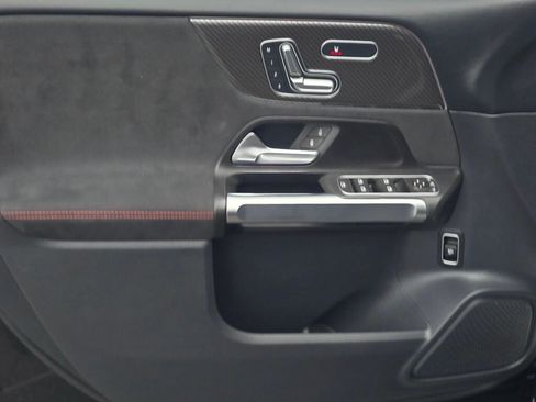 Used 2022 Mercedes-Benz GLB 35 AMG 4MATIC image 38