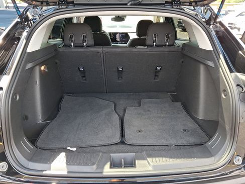 Used 2025 Chevrolet Trax LS image 28