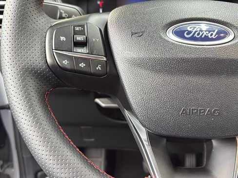 Certified 2025 Ford Escape ST-Line image 17