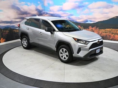 Used 2022 Toyota RAV4 LE image 1