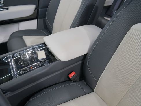 Used 2023 Rolls-Royce Cullinan image 33