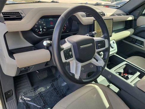 Used 2022 Land Rover Defender 110 SE image 24