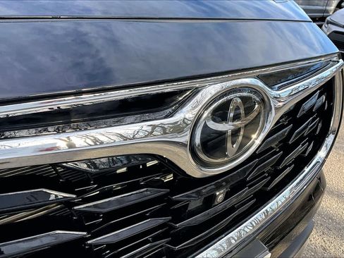 Used 2025 Toyota Highlander Platinum image 28