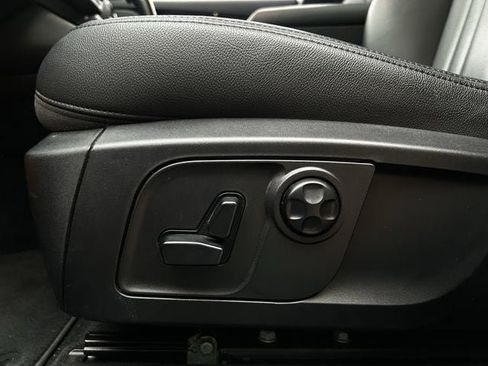 Used 2020 Maserati Levante AWD/4WD image 29