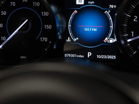 Used 2019 Jaguar F-PACE Premium image 15