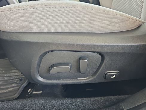 Used 2017 Subaru Forester 2.5i Premium AWD/4WD image 36