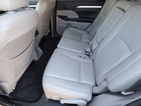 Used 2019 Toyota Highlander Plus image 9