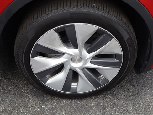 Used 2024 Tesla Model Y Long Range image 15