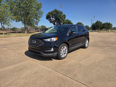 Used 2021 Ford Edge Titanium FWD image 3