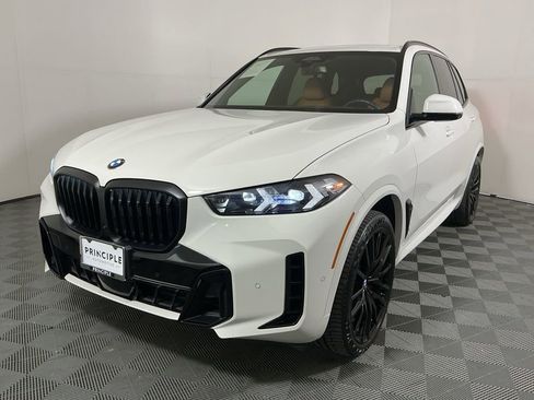 Certified 2024 BMW X5 sDrive40i w/ M Sport Package RWD image 2