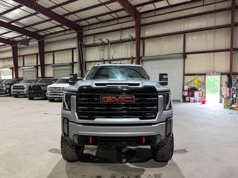 Used 2024 GMC Sierra 2500 AT4 w/ AT4 Preferred Package AWD/4WD image 10