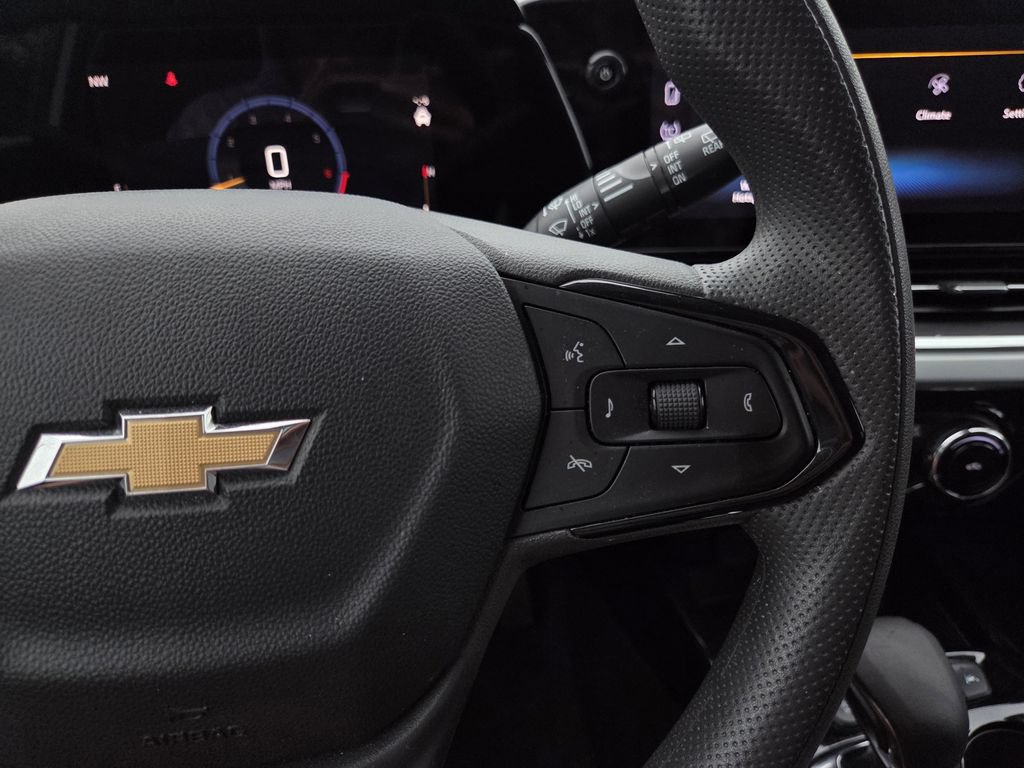 Used 2025 Chevrolet Trax LT FWD image 29