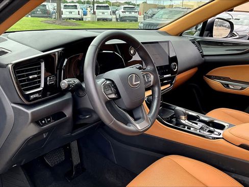 Used 2025 Lexus NX 250 FWD w/ Towing Package (2000 Lbs) image 15