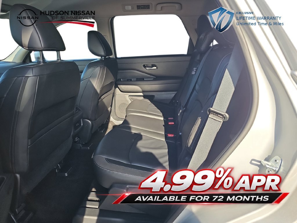 Used 2025 Nissan Pathfinder SL FWD image 15