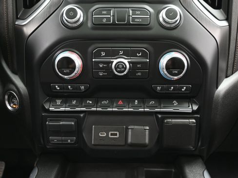 Used 2020 GMC Sierra 2500 AT4 w/ AT4 Premium Package image 38