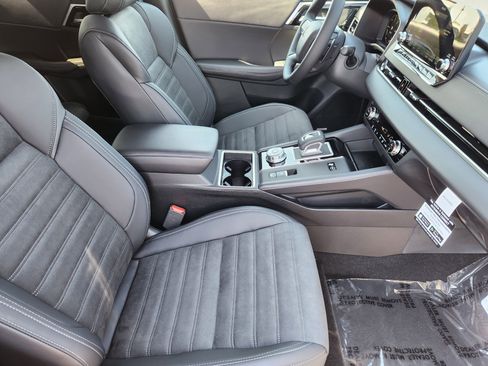 New 2025 Mitsubishi Outlander SE image 15