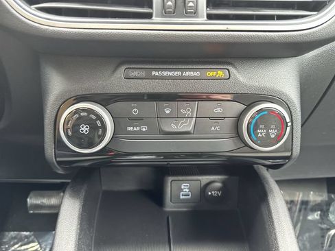 Used 2022 Ford Escape SE FWD image 18
