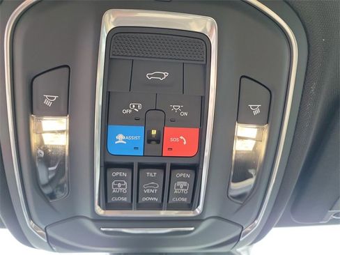 New 2025 Jeep Grand Cherokee Limited image 30