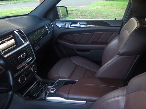 Used 2016 Mercedes-Benz GL 450 4MATIC image 10