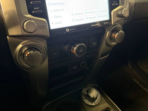 Used 2020 Toyota 4Runner SR5 Premium w/ Moonroof Package AWD/4WD image 13