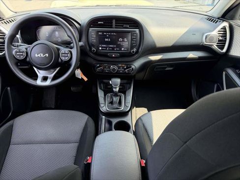 Used 2023 Kia Soul LX w/ LX Technology Package FWD image 16