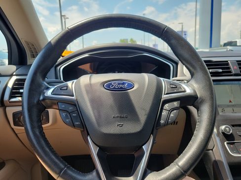 Used 2018 Ford Fusion SE w/ Fusion SE Technology Package FWD image 22