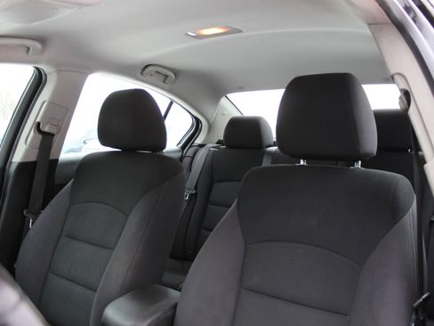 Used 2014 Chevrolet Cruze LT image 17