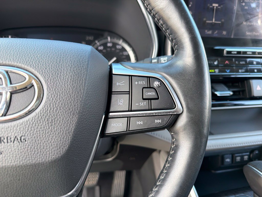 Used 2021 Toyota Highlander Limited AWD/4WD image 17