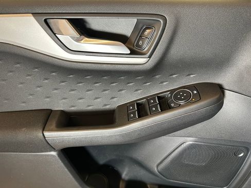 Used 2020 Ford Escape SE image 19