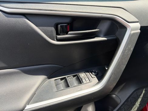 Used 2019 Toyota RAV4 LE w/ All Weather Liner Package AWD/4WD image 25