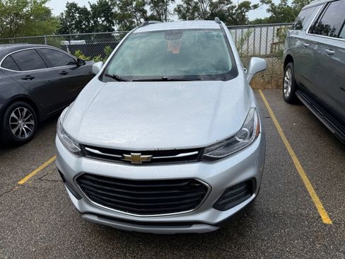 Used 2018 Chevrolet Trax LT w/ LT Convenience Package FWD image 5