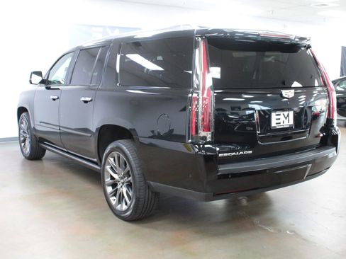 Used 2020 Cadillac Escalade ESV Platinum w/ Escalade Sport Edition image 8
