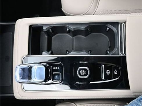 New 2026 Volvo XC90 B6 Plus w/ Protection Package Premier image 17